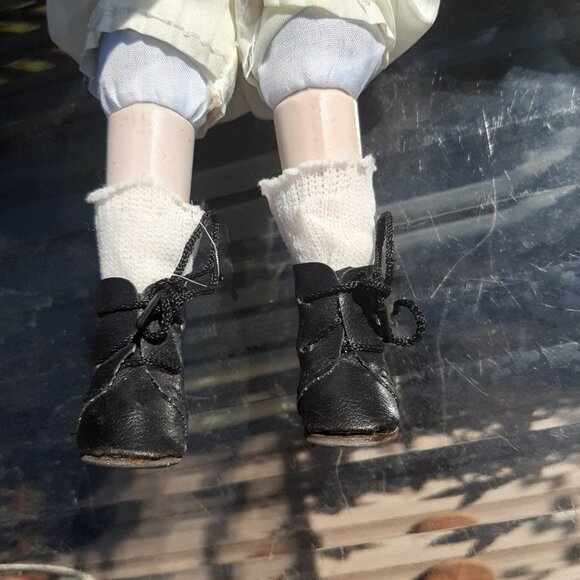 Anne of Green Gables Porcelain Doll 11" - Picture 12 of 15